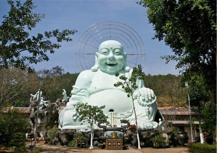 chùa linh ứng ở đà lạt: địa điểm tôn giáo nổi tiếng 2022