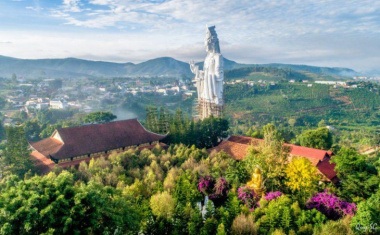Chùa Linh Ứng ở Đà Lạt: Địa điểm tôn giáo nổi tiếng 2022