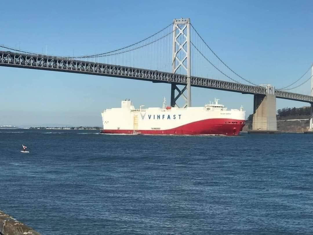 Con tàu chở 999 xe VinFast VF8 đã cập cảng San Francisco California (Mỹ)