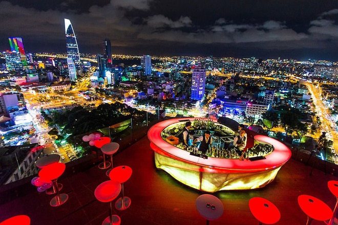 Top 11+ quán cà phê trên cao view đẹp nhất ở Sài Gòn - ALONGWALKER