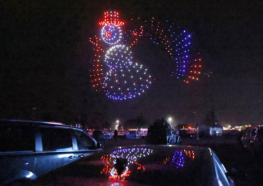 Noel này phải đến Công viên Bến Bạch Đằng xem Show ánh sáng với hàng trăm Flycam biểu diễn trên bầu trời