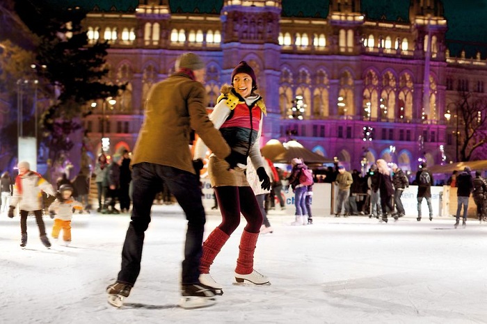 tận hưởng kỳ nghỉ đông tại 10 sân trượt băng ngoài trời nổi tiếng khắp thế giới