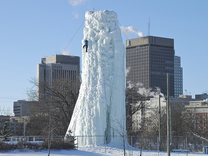 chụp ảnh cùng gấu bắc cực, chơi crokinole trên tuyết và tận hưởng mùa đông ở winnipeg