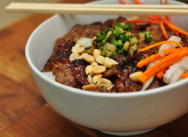 Top 11 địa chỉ ăn bún thịt nướng ngon nhất Hà Nội