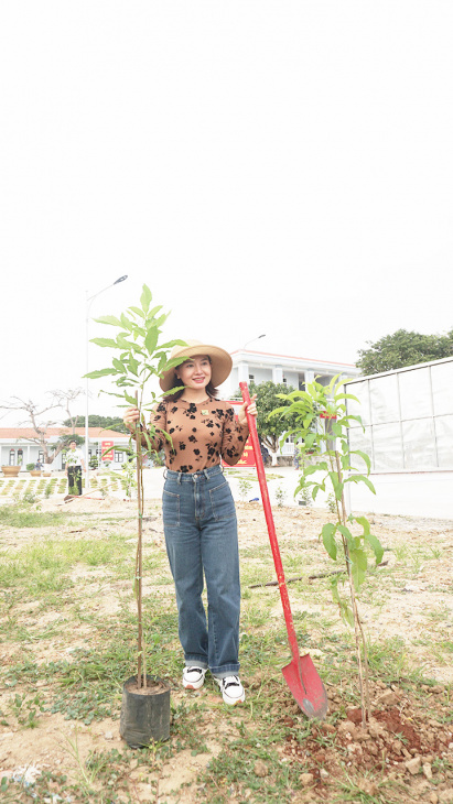 chụp ảnh, hội hane “trồng cây vì một việt nam xanh” tại trung đoàn radar 251