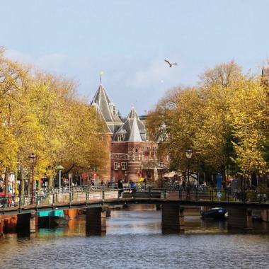 Lạc bước giữa thành phố mộng mơ Amsterdam Hà Lan, quốc gia hạnh phúc nhất thế giới