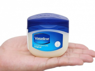 Có nên bôi vaseline sau khi xăm môi? Bôi như thế nào đúng cách?