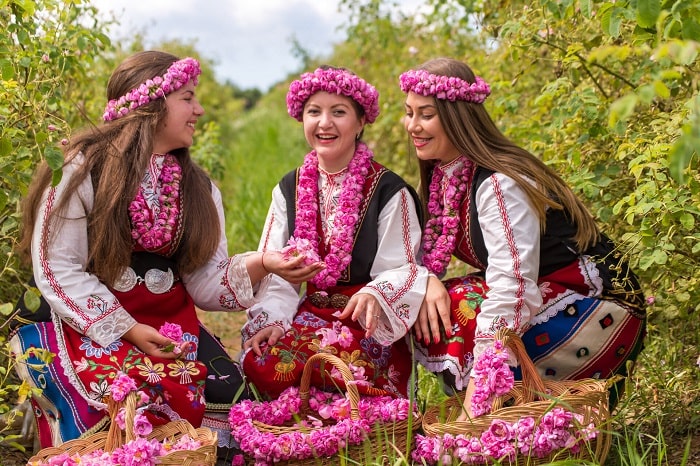 lễ hội hoa hồng kazanlak, khám phá, trải nghiệm, chìm đắm trong muôn sắc hoa tại lễ hội hoa hồng kazanlak bulgaria