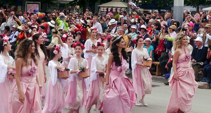 lễ hội hoa hồng kazanlak, khám phá, trải nghiệm, chìm đắm trong muôn sắc hoa tại lễ hội hoa hồng kazanlak bulgaria