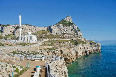 Đến Gibraltar và chiêm ngưỡng đường băng nguy hiểm nhất thế giới