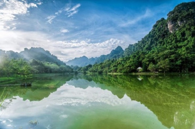 Bật mí các hồ nước đẹp ở Ninh Bình tựa 'tiên cảnh' ai cũng mê mẩn