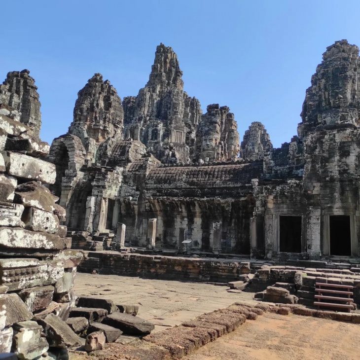angkor thom, du lịch campuchia, du lịch đông nam á, đền bayon, điểm đến campuchia, chiêm ngưỡng ngôi đền bayon với kiến trúc có “1 – 0 – 2″