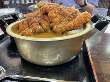 Cơm cà ri gà Katsu nặng 2kg gây “sốt” ở trạm dừng chân tại Nhật