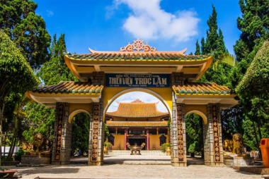 Truc Lam Pagoda & Dalat cable car – Travel guide