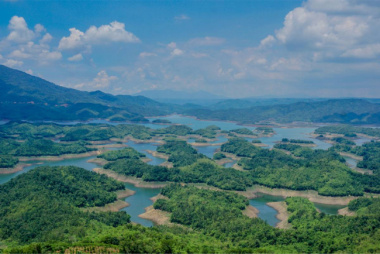 10 most beautiful lakes in Vietnam