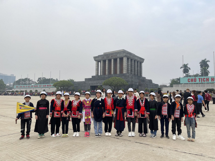 Hành trình “Áo Ấm Cho Em 2023”: Đưa trẻ em từ vùng miền cao có thành tích học tập xuất sắc về thăm Thủ đô Hà Nội, Khám Phá