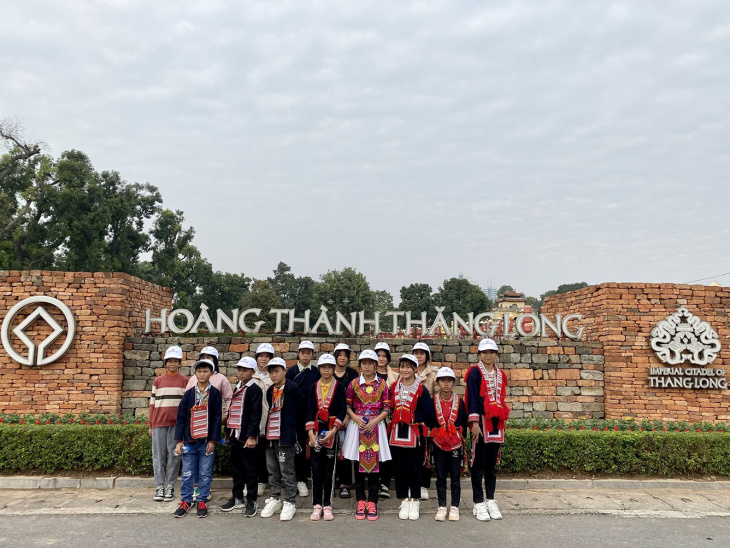 Hành trình “Áo Ấm Cho Em 2023”: Đưa trẻ em từ vùng miền cao có thành tích học tập xuất sắc về thăm Thủ đô Hà Nội, Khám Phá