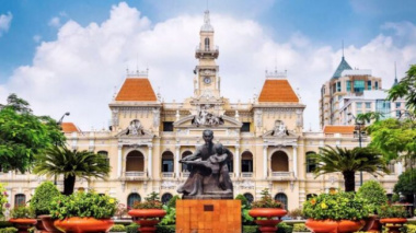 The foreign newspaper suggests economical travel in Ho Chi Minh City