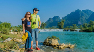 64-year-old mother and son travel around Vietnam