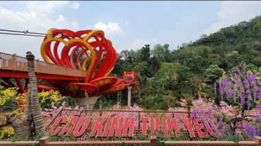 Giá vé khu du lịch Cầu Kính Tình Yêu Mộc Châu, Sơn La