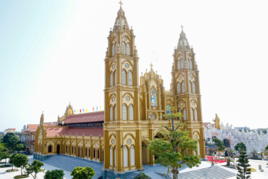 Nhà thờ Xương Điền – Ngôi giáo xứ bằng gỗ dát vàng độc đáo ở Nam Định