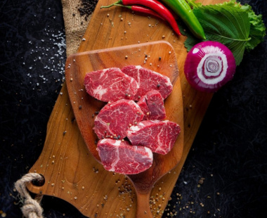 Đồ ăn Hồ Tây – Thịt bò nướng tảng cuốn vị cho thực khách