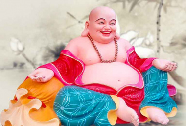 Đặt Phật Di Lặc trên bàn thờ Thần Tài: ý nghĩa phong thuỷ cần biết