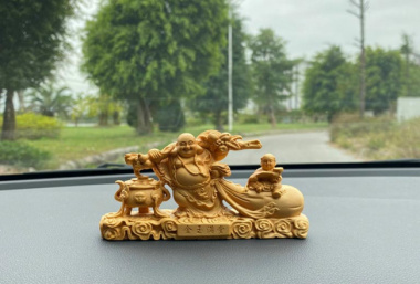 Có nên đặt tượng Phật trên xe ô tô không? Và những lưu ý khi sử dụng
