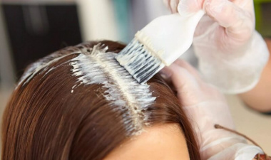 Vì sao nhuộm tóc bị rát da đầu? Hướng dẫn cách xử lý hiệu quả