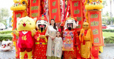 Hà Kiều Anh cùng con gái khoe sắc trong khách sạn 5 sao của gia đình