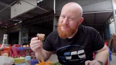 Interesting reactions of American tourists when eating special dishes “horror” hamsters