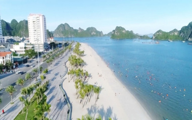 Bãi tắm Hòn Gai – điểm check in tuyệt đẹp cho khách du lịch Hạ Long