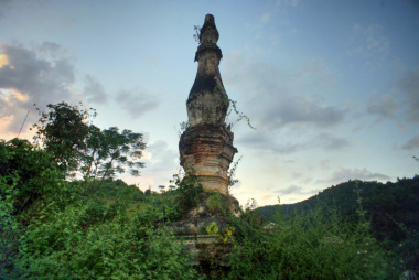 Du lịch Tây Bắc: Khám phá tháp Mường Bám 500 tuổi ở Sơn La
