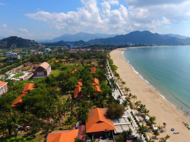 Bãi Biển Ninh Chữ - Tận Hưởng Vẻ Đẹp Hoang Sơ Tại Ninh Thuận