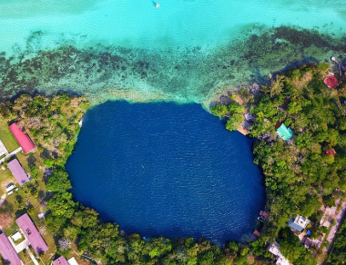Hồ Bacalar bảy màu tuyệt đẹp ở bán đảo Yucatan Mexico