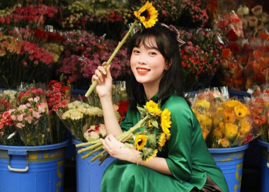 Đầu năm 'lên đồ’ cùng hội bạn thân săn ảnh sống ảo tựa nàng thơ tại 3 chợ hoa nổi tiếng ở TP. Hồ Chí Minh