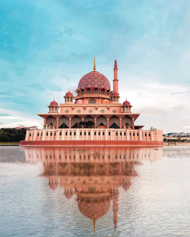 Nhà thờ Hồi giáo Putra Mosque – “thánh đường màu hồng” đẹp lộng lẫy