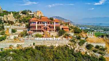 Trùng Sơn cổ tự Ninh Thuận: ngôi chùa kỳ vĩ nằm trên núi Đá Chồng