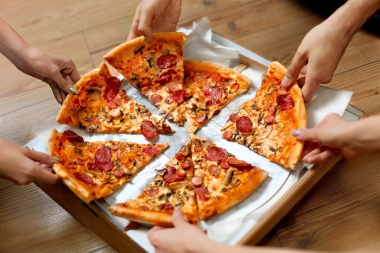 Nhân ngày Quốc tế pizza, điểm qua 10 sự thật thú vị về món ăn này