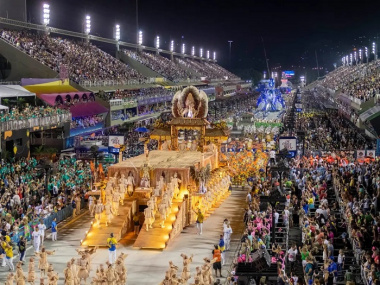 Rộn ràng trong vũ điệu Samba tại lễ hội hóa trang Carnival Brazil
