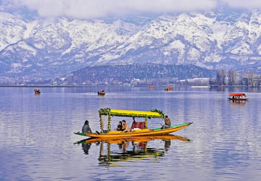 Thưởng thức vẻ đẹp thơ mộng của hồ Dal tại vùng sơn cước Kashmir
