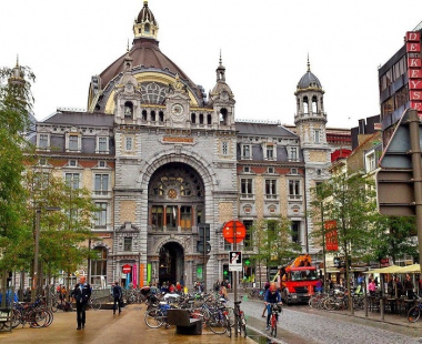 Choáng ngợp trước sự tráng lệ của nhà ga Antwerp Centraal Bỉ