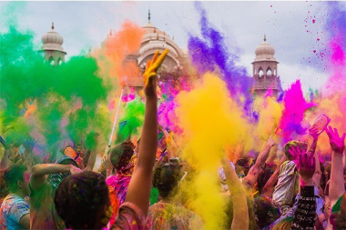 Lễ hội Holi 2023 rực rỡ sắc màu Ấn Độ