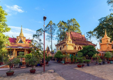 Vãn cảnh chùa Pôthi Somrôn Cần Thơ chiêm ngưỡng kiến trúc Khmer độc đáo 