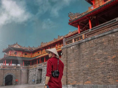 Top 15+ cách tạo dáng chụp ảnh ở chùa dịu dàng, tao nhã, thanh lịch, đúng mực 2023