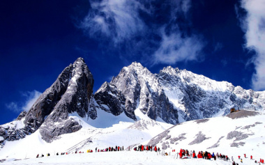 Du lịch Trung Quốc ngắm những ngọn núi tuyết hùng vĩ bậc nhất thế giới