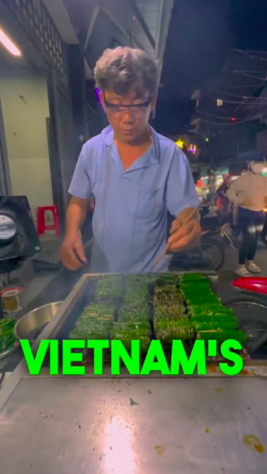 “Mê mẩn” món bò lá lốt, nhà làm phim người Mỹ nhận “mưa” lời khen từ fans Việt