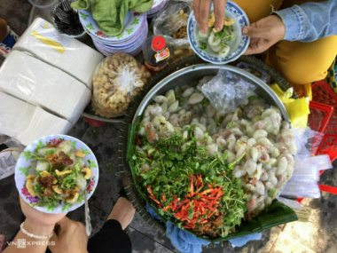 6 Vietnamese cities ‘must come to eat bread’
