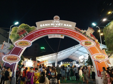 Người dân phấn khích với Lễ hội Bánh mì Việt Nam lần 1