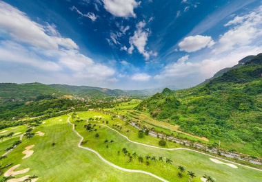 Khám phá sân golf Lương Sơn – Tuyệt tác ẩn mình giữa núi rừng Hòa Bình